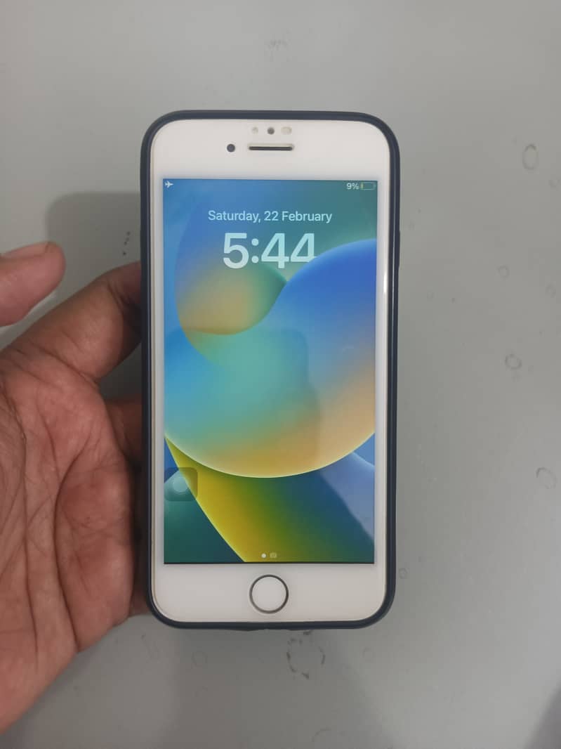 Iphone 8 Very good condition 5