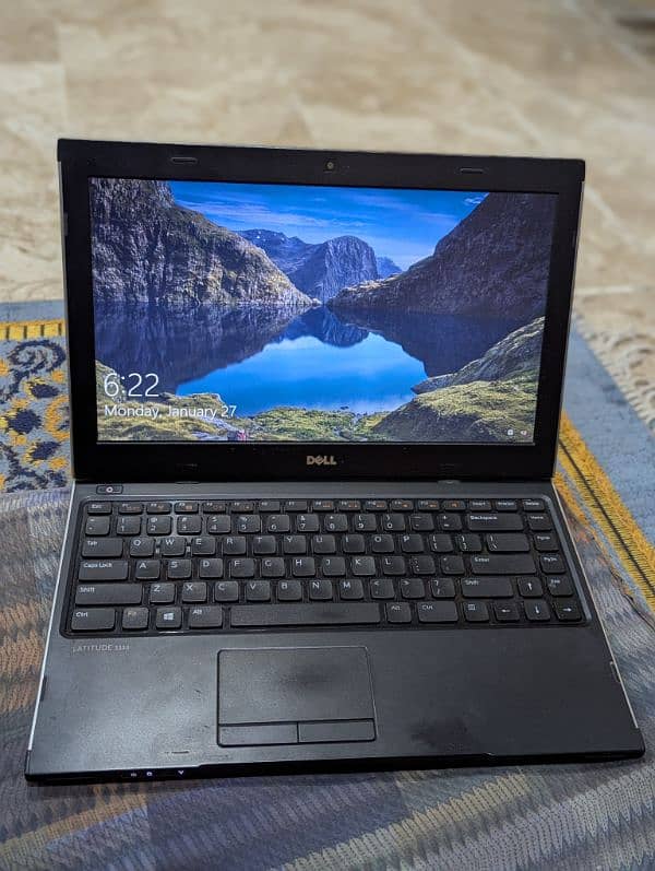 Dell Latitude 3330 0