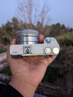 Sony mirrorless camera a6000 with 16.50 lens