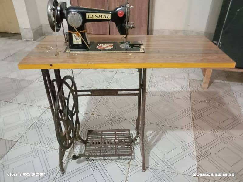 EESHAL Sewing machine with stands 0