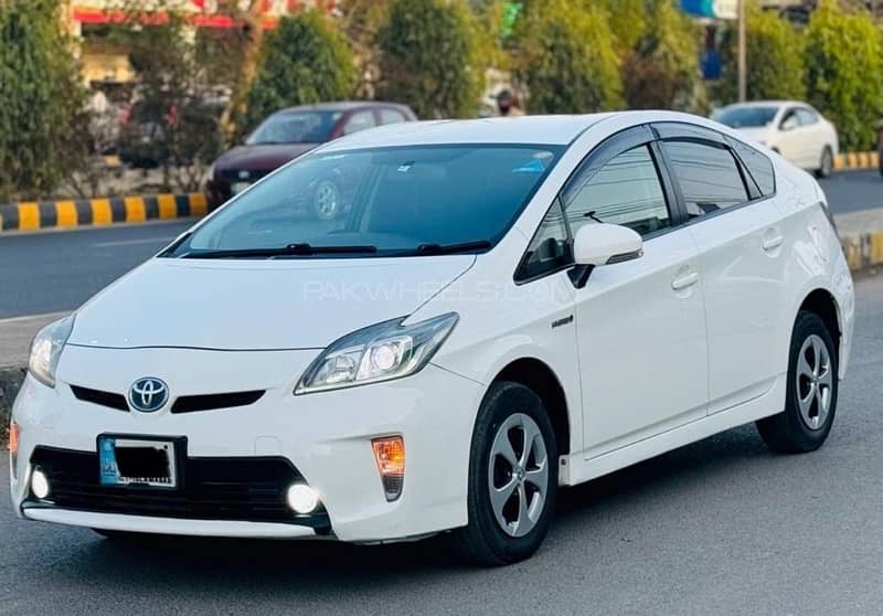 Toyota Prius 2014 3