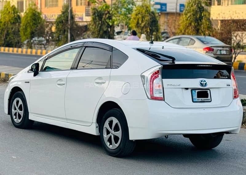 Toyota Prius 2014 5