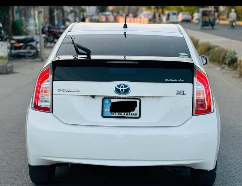 Toyota Prius 2014 6