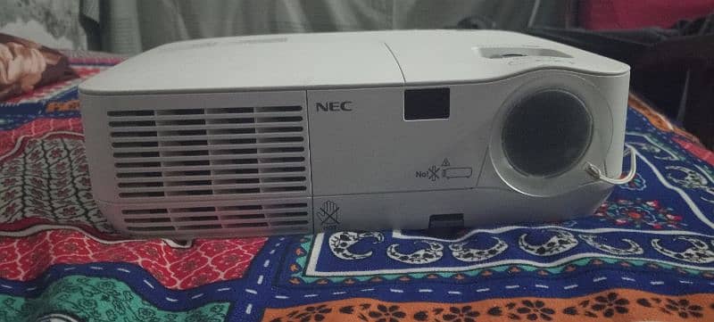 NEC NP115J Projector 0