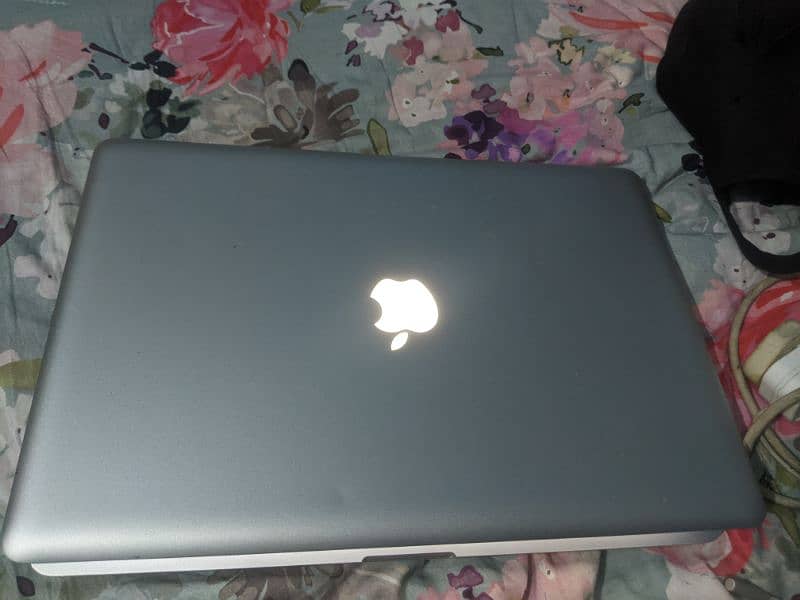 MacBook pro i7 processor 256GB storage and 16GB ram 4