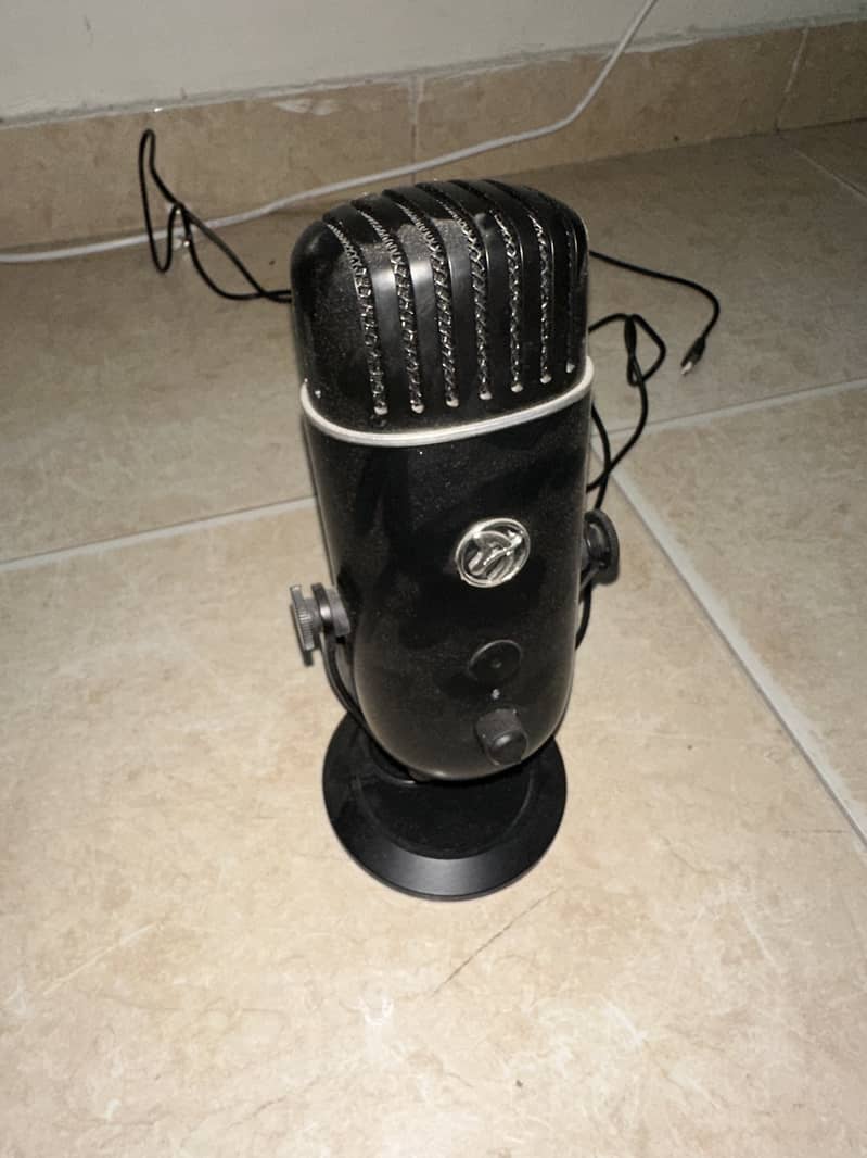 Arozzi Colonna Microphone 1