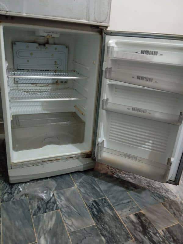 DAWLENCE REFRIGERATOR FOR SALE!!! 3