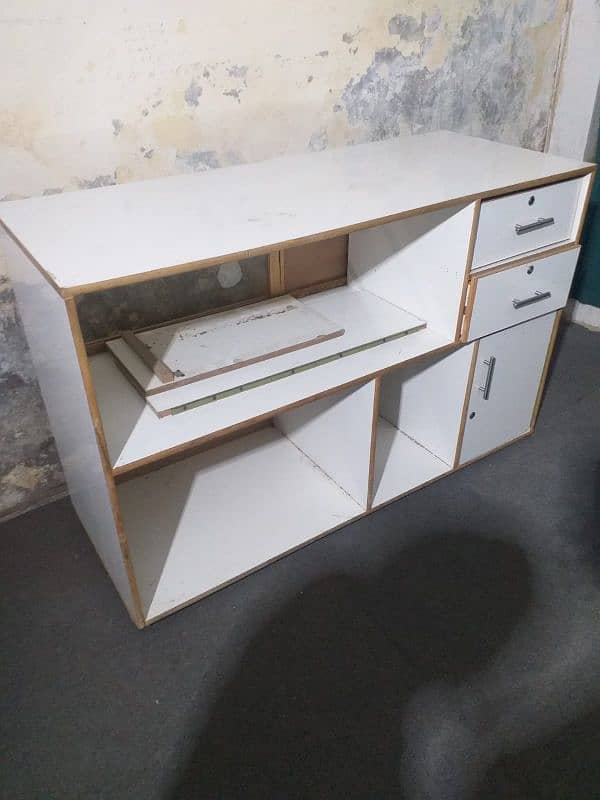 Counter For Shop Made With Heavy Material 0