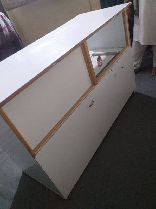 Counter For Shop Made With Heavy Material 3