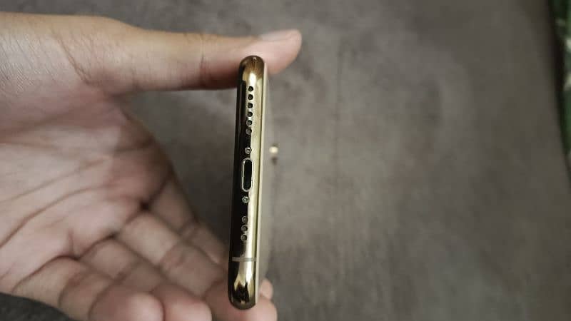 Iphone XS 64 GB Factory unlocked-Non PTA 4