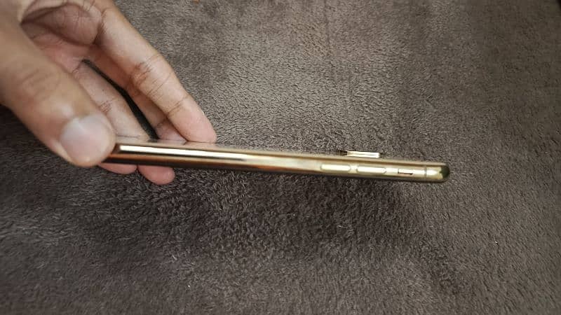 Iphone XS 64 GB Factory unlocked-Non PTA 7