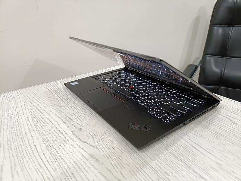 Lenovo Thinkpad x1 carbon core i5 8th gen quadcore 14 inch 2k ips 7