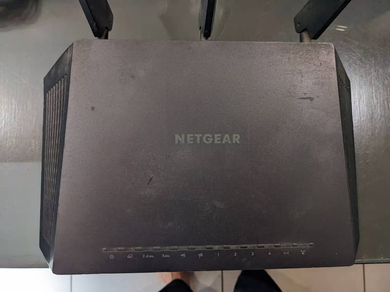 Netgear Nighthawk R700P AC2300 0