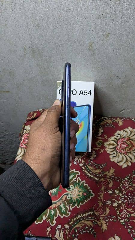 lash condition  oppo A54 with box and original charger 3