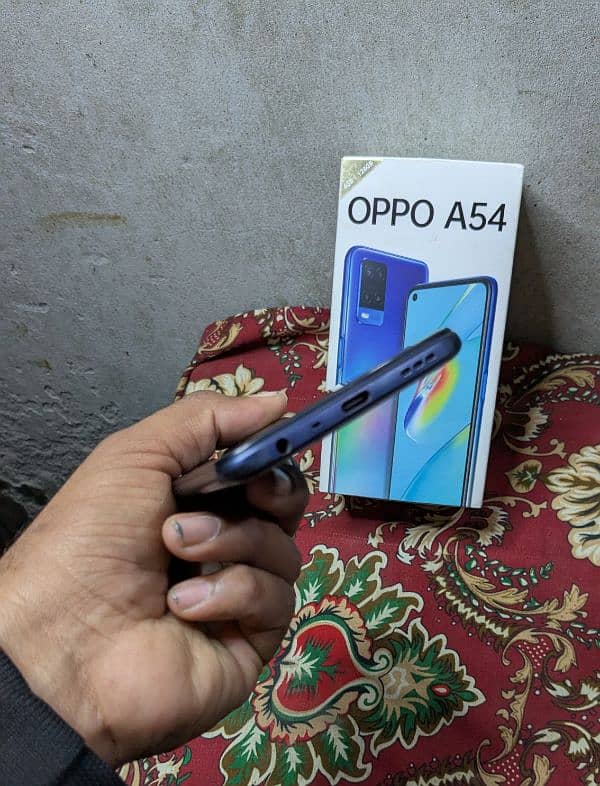 lash condition  oppo A54 with box and original charger 6