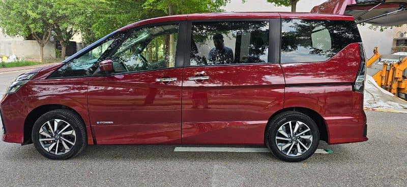 Nissan Serena E power highway star 1