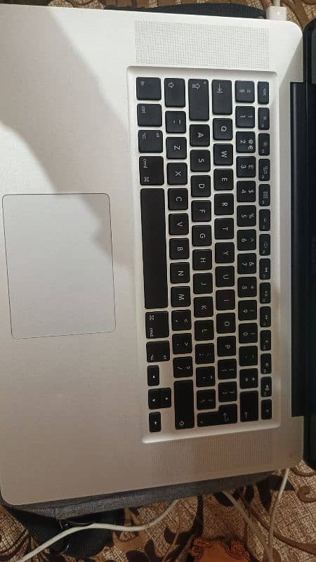 Apple MAC Book Pro 15 Inch Early 2011 1