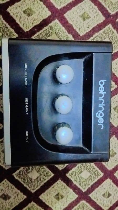 Behringer Um2 Audio interface 0