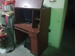 Computer Original have Wooden table in 10/10 Condition