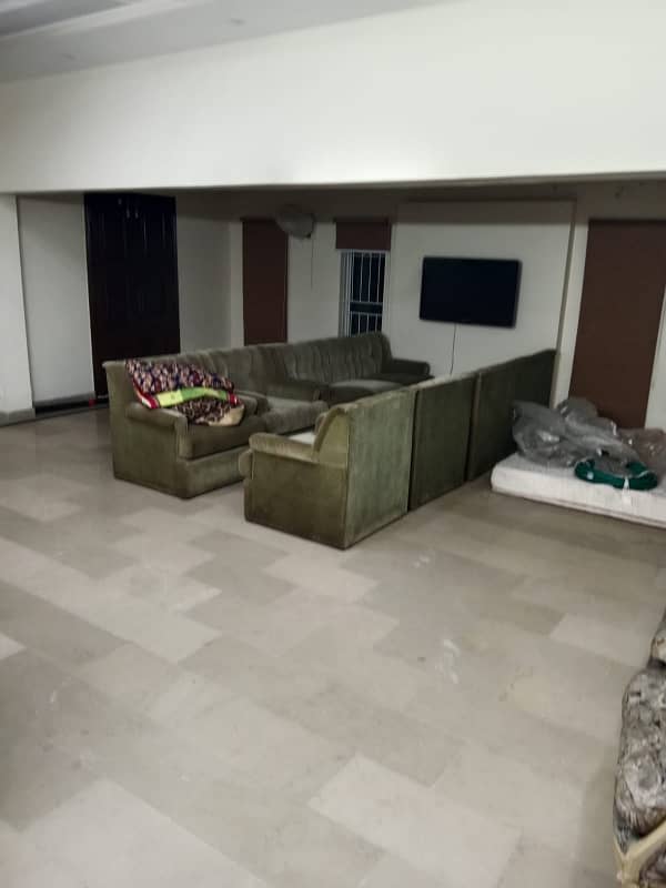 1 KANAL UPPER PORTION FOR RENT AT IDEAL LOCATION IN GARDEN TOWN 0