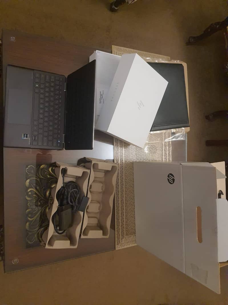 HP Spectre Midnight Black , Core I7-1355U, (Like Brand New) 1