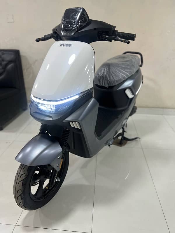 Evee S1 Electric Scooter 1