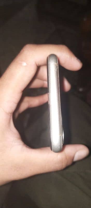 iphone 11 64 gb used Non PTA 5