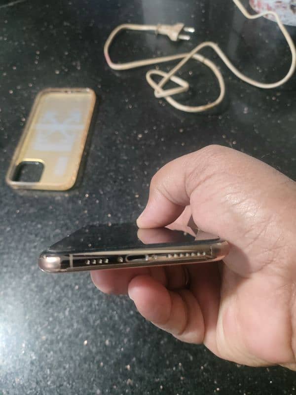 iPhone 11 pro max FU sealed original in excellent condition for sale 3