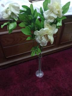 pair of 2 bunches of artificial flowers (white and purple)