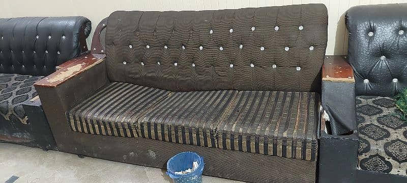 sofas sets urgent sale 1