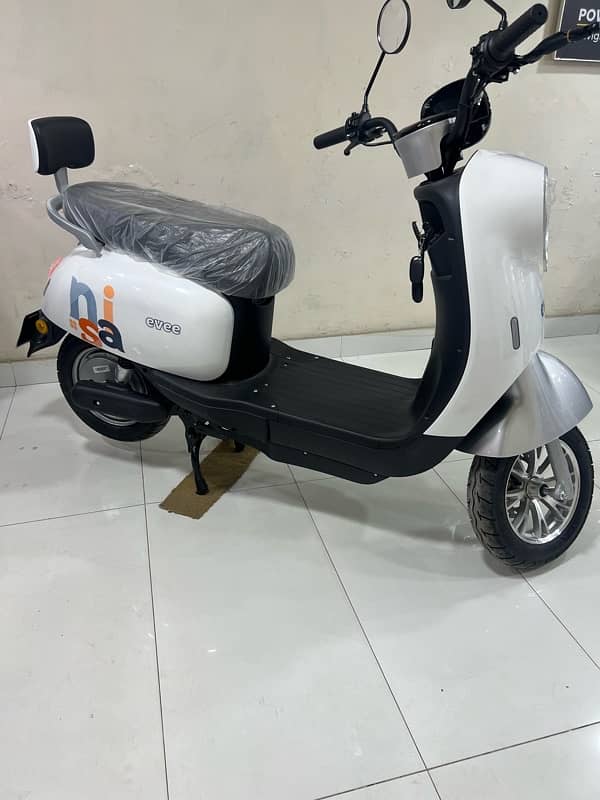 Evee Nisa Electric Scooty 3