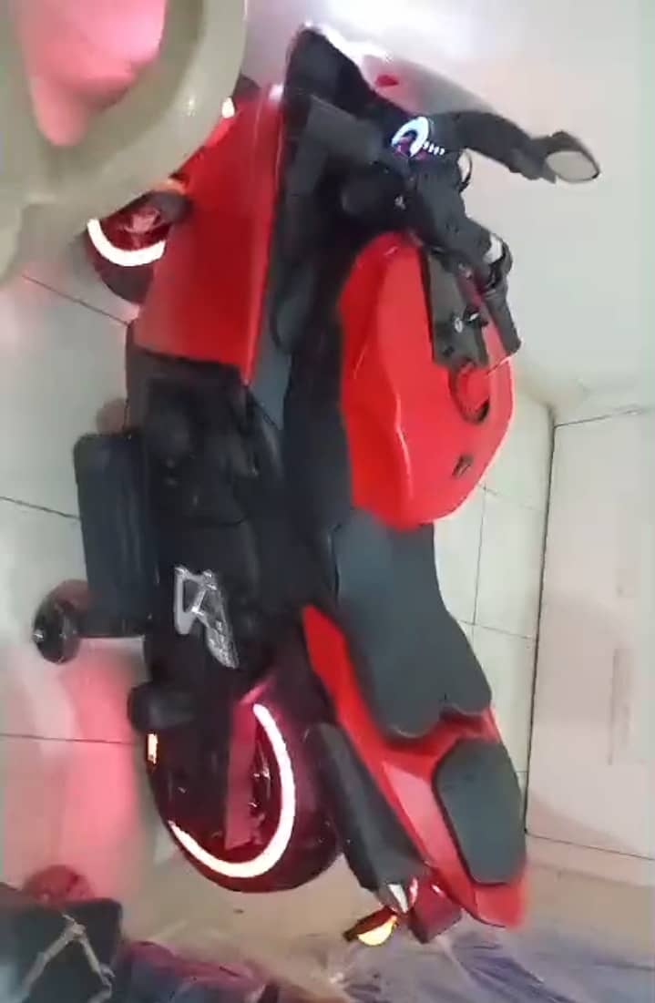 kids bike hy red color batry wali full speed full light Bluetooth key 2