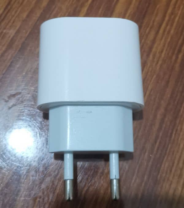 Apple 20W USB-C Power Adapter 0