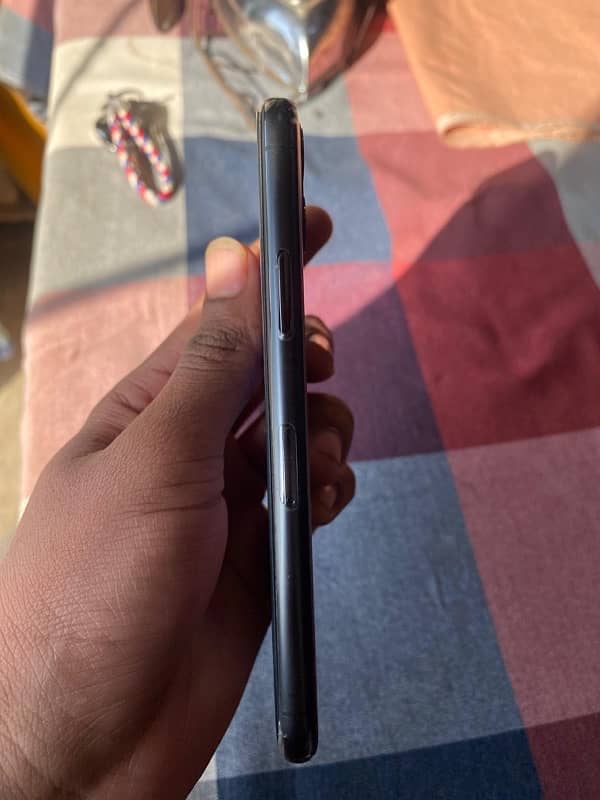 i phon 11 pro condition 10/10 arjunt sale health  76 jv 64 TrueTone ok 5