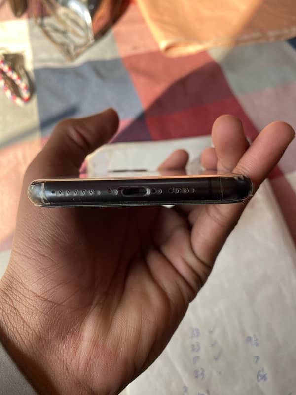 i phon 11 pro condition 10/10 arjunt sale health  76 jv 64 TrueTone ok 7