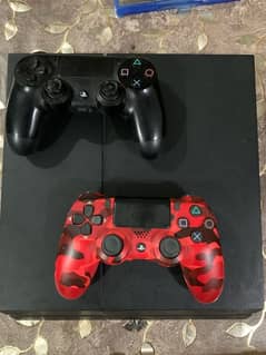 play station 4 with 2 controllers