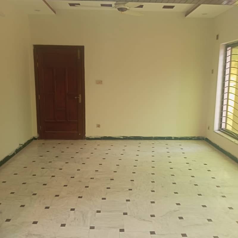 1 Kanal Full House 8 bedroom for rent 3