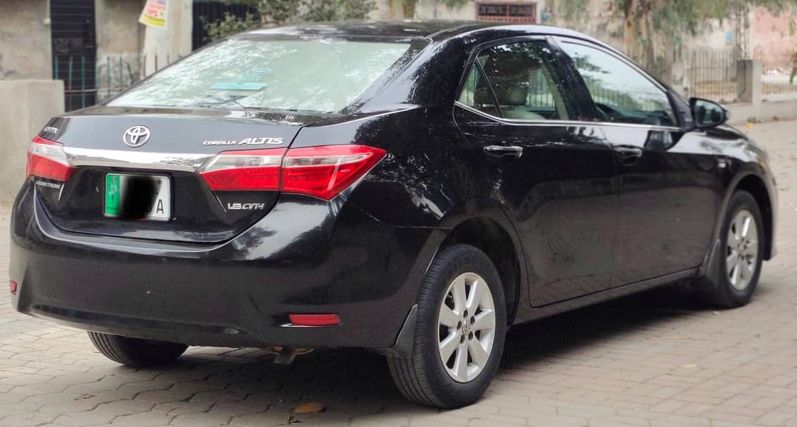 Toyota Corolla Altis 2014 3