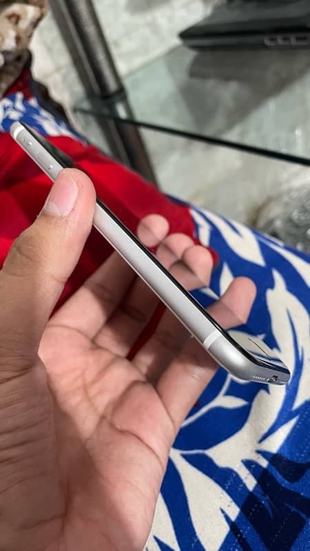 Iphone se 2020 white 128 gb non pta jv 3