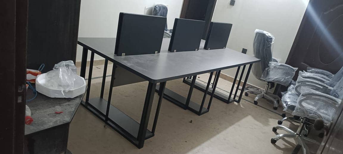 Office Workstation Cubicles Table Available 7