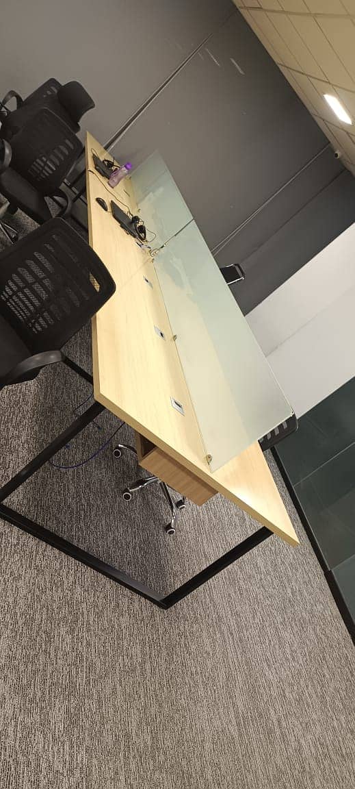 Office Workstation Cubicles Table Available 18