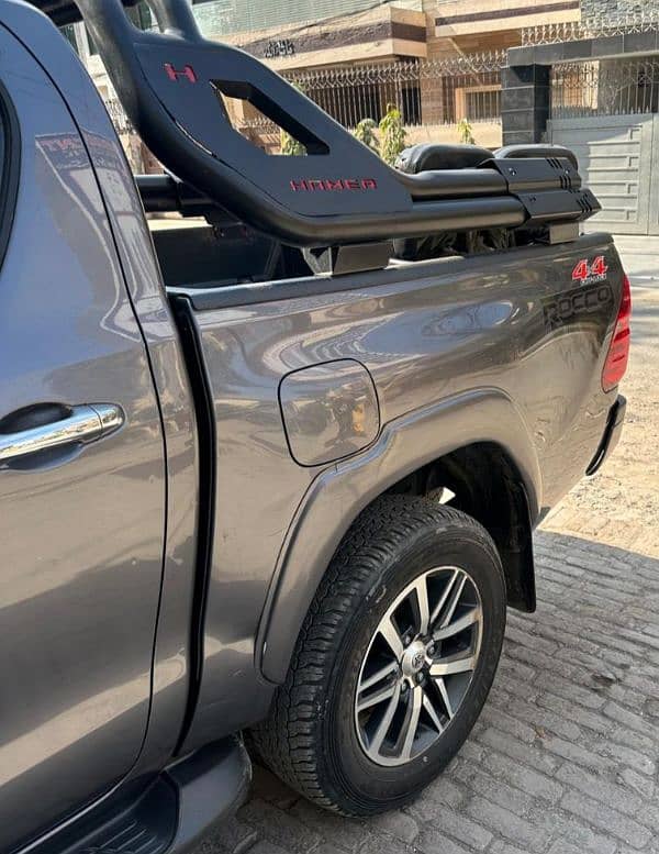 Toyota Hilux 2018 total original condition orignal papers engine 100ok 3