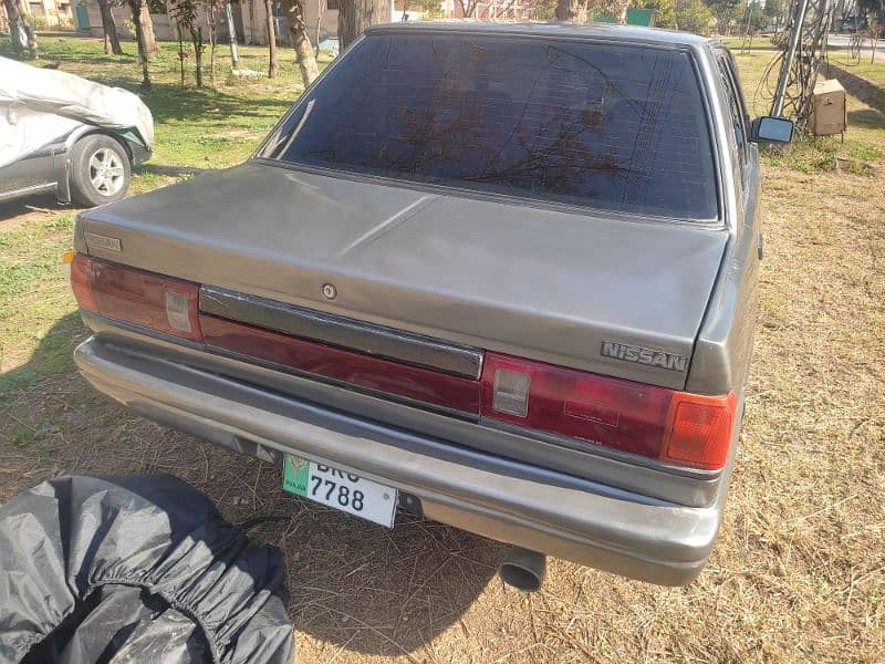 Nissan Sunny 1990 9