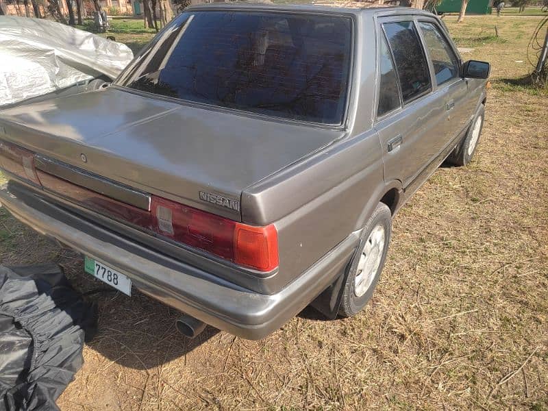 Nissan Sunny 1990 12