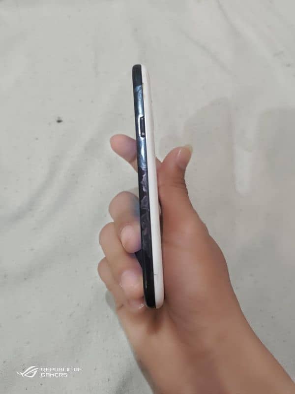 I am selling my Samsung core dous 4