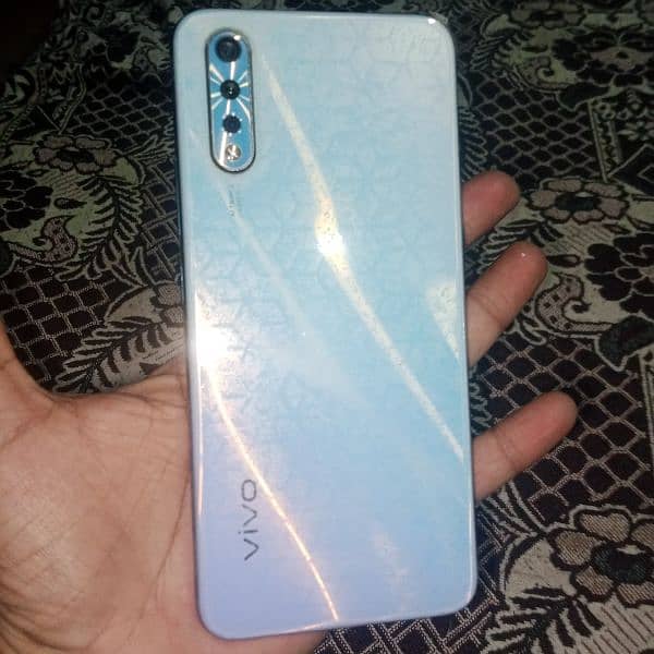 VIVO S1 BOX + CHARGER 1