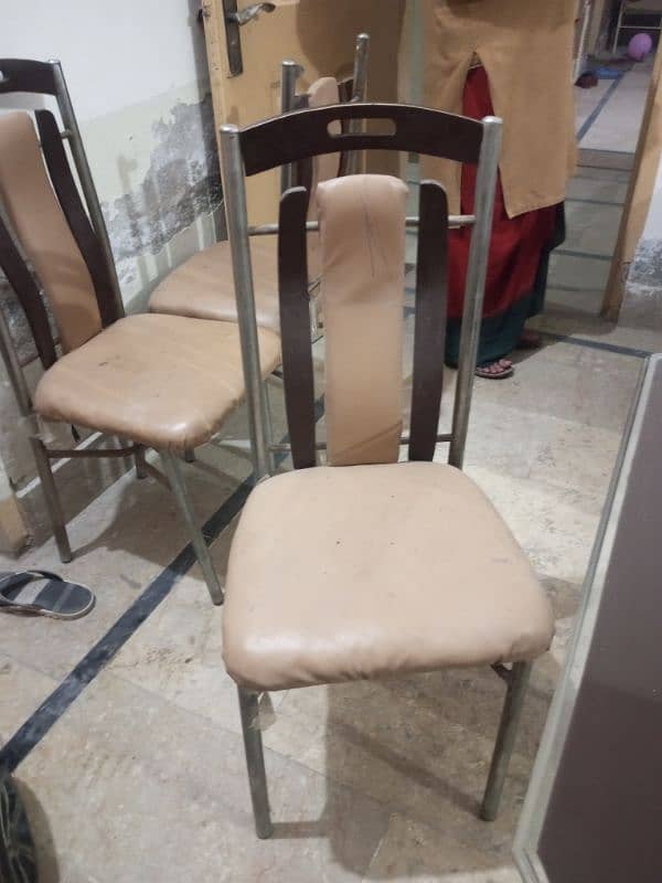 dining table with 6 chairs in good condition 3