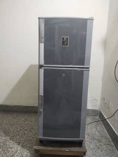 Dowlance refgerator medium size