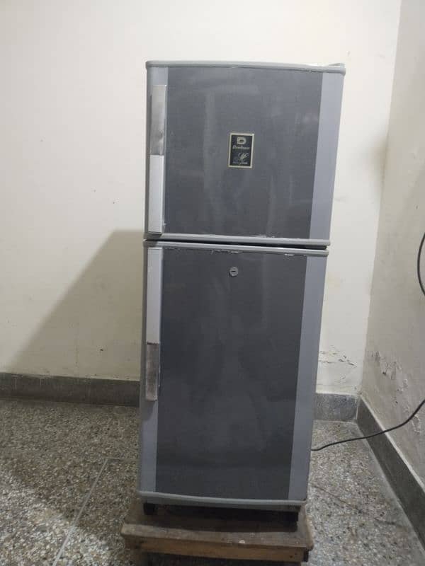 Dowlance refgerator medium size 1