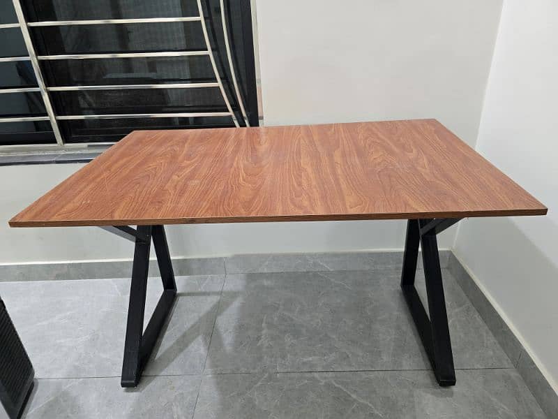 2.5 x 4 foot computer table 0